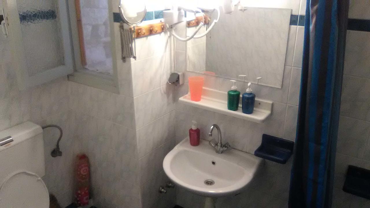 Hotel Victoria 卡拉内拉 外观 照片