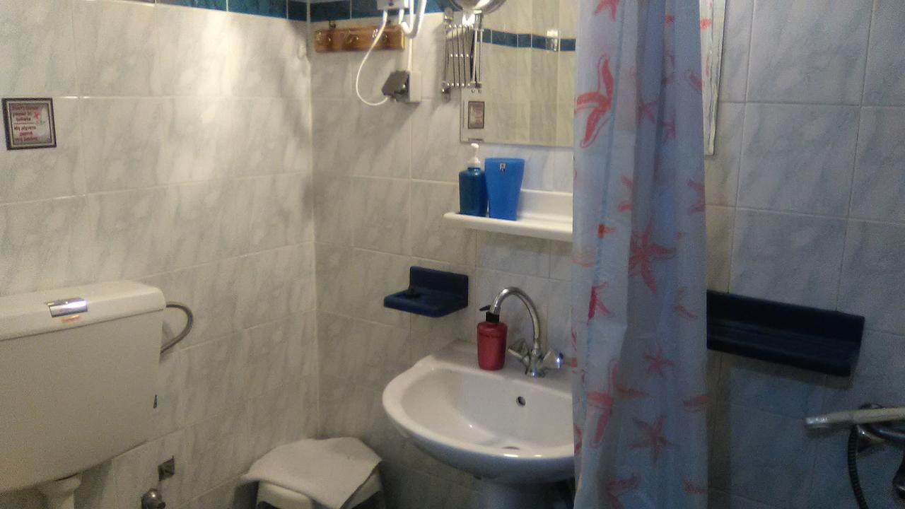 Hotel Victoria 卡拉内拉 外观 照片
